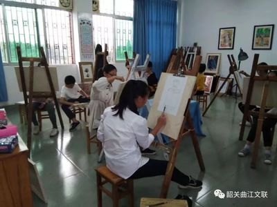筆墨潤曲江，藝術(shù)暖民心——記許院明先生“文藝家藝術(shù)教育下基層”曲江之行
